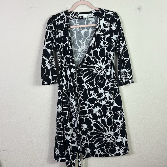 Diane Von Furtstenberg Julian Dahlia black white cotton/silk wrap dress sz 8 - Picture 10 of 10